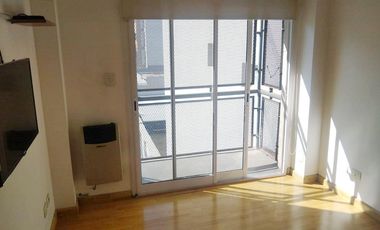 Semipiso de 2 ambientes con cochera en Chacabuco 265. Banfield E