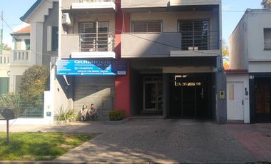 Semipiso de 2 ambientes con cochera en Chacabuco 265. Banfield E