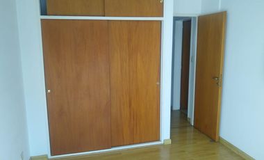 Semipiso de 2 ambientes con cochera en Chacabuco 265. Banfield E