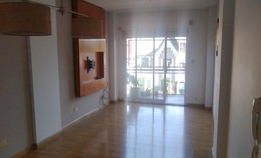 Semipiso de 2 ambientes con cochera en Chacabuco 265. Banfield E