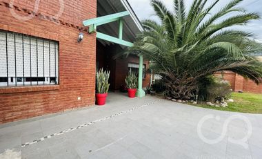 Venta - Casa para dos familias - Parque - Piscina - Zona de Quintas