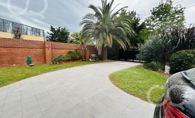 Venta - Casa para dos familias - Parque - Piscina - Zona de Quintas