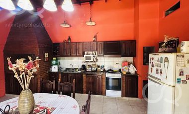 Venta - Casa para dos familias - Parque - Piscina - Zona de Quintas