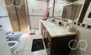 Venta - Casa para dos familias - Parque - Piscina - Zona de Quintas