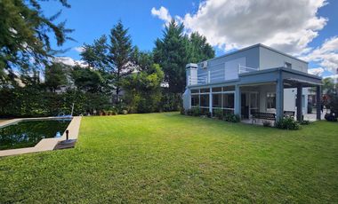Casa en venta, Canning, Malibú. 200 m2 cub. 5 amb.