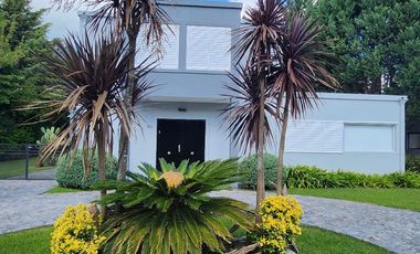 Casa en venta, Canning, Malibú. 200 m2 cub. 5 amb.