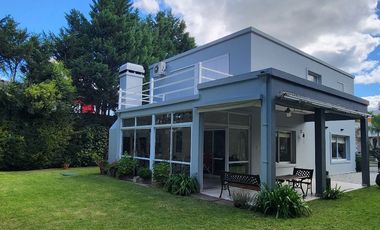 Casa en venta, Canning, Malibú. 200 m2 cub. 5 amb.