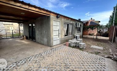 Casa 2 Dormitorios en barrio abierto - Pedro Careaga 1700 - Alvear | Venta