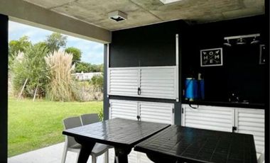 CASA 4 AMBIENTES EN VENTA, BARRIO PRIVADO COSTA ESMERALDA, PINAMAR