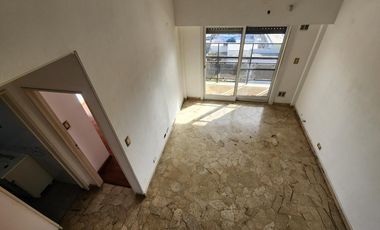 Depto 2 Ambientes Frente con Balcón – San Martín – Vista Abierta