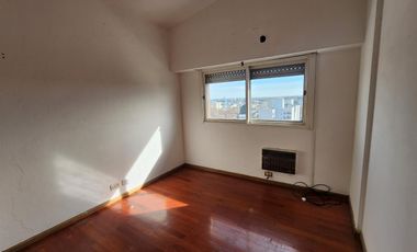 Depto 2 Ambientes Frente con Balcón – San Martín – Vista Abierta