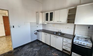 Depto 2 Ambientes Frente con Balcón – San Martín – Vista Abierta