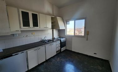Depto 2 Ambientes Frente con Balcón – San Martín – Vista Abierta