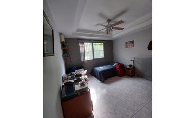 SE VENDE CASA VILLA DE LAS FUENTES II 400M 2 PISOS CON TERRAZA Y BAR