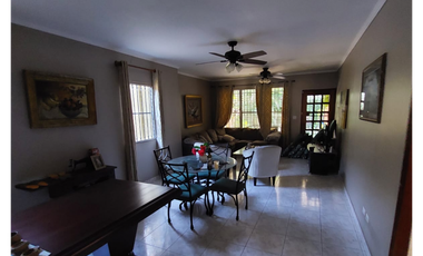 SE VENDE CASA VILLA DE LAS FUENTES II 400M 2 PISOS CON TERRAZA Y BAR