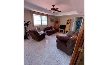 SE VENDE CASA VILLA DE LAS FUENTES II 400M 2 PISOS CON TERRAZA Y BAR