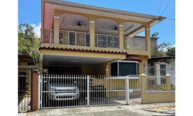 SE VENDE CASA VILLA DE LAS FUENTES II 400M 2 PISOS CON TERRAZA Y BAR
