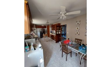 SE VENDE CASA VILLA DE LAS FUENTES II 400M 2 PISOS CON TERRAZA Y BAR