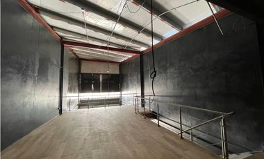 LOCAL / TUMBA MUERTO / MIDTOWN PLAZA / 154M / VACIO / MEZZANINE
