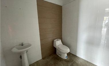 LOCAL / TUMBA MUERTO / MIDTOWN PLAZA / 154M / VACIO / MEZZANINE