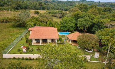 En alquiler casa campestre en Las Lajas de Chame