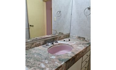 Se Alquila Amplio y Hermoso Dpto c/balcon de 3 Dor en Alto Alberdi