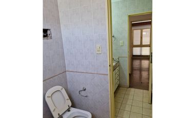 Se Alquila Amplio y Hermoso Dpto c/balcon de 3 Dor en Alto Alberdi