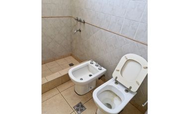 Se Alquila Amplio y Hermoso Dpto c/balcon de 3 Dor en Alto Alberdi