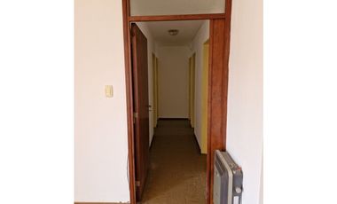 Se Alquila Amplio y Hermoso Dpto c/balcon de 3 Dor en Alto Alberdi