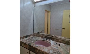 Se Alquila Amplio y Hermoso Dpto c/balcon de 3 Dor en Alto Alberdi