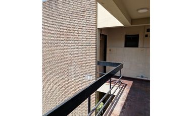 Se Alquila Amplio y Hermoso Dpto c/balcon de 3 Dor en Alto Alberdi
