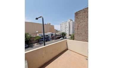 Se Alquila Amplio y Hermoso Dpto c/balcon de 3 Dor en Alto Alberdi