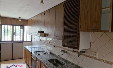 Se Alquila Amplio y Hermoso Dpto c/balcon de 3 Dor en Alto Alberdi