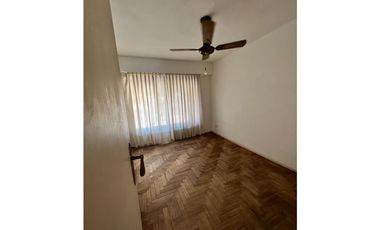 CASA EN BECCAR TRES DORMITORIOS  centro a 4 cuadras estacion