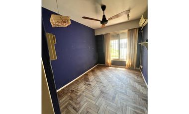 CASA EN BECCAR TRES DORMITORIOS  centro a 4 cuadras estacion