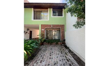 CASA EN BECCAR TRES DORMITORIOS  centro a 4 cuadras estacion