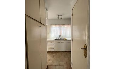 CASA EN BECCAR TRES DORMITORIOS  centro a 4 cuadras estacion