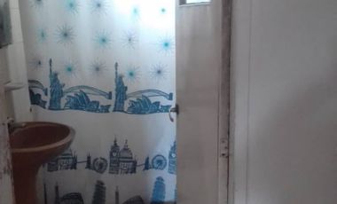 Casa en alquiler de 2 dormitorios c/ cochera en San Justo