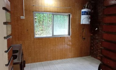 Casa en alquiler de 2 dormitorios c/ cochera en San Justo
