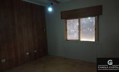 Casa en alquiler de 2 dormitorios c/ cochera en San Justo