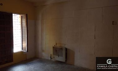 Casa en alquiler de 2 dormitorios c/ cochera en San Justo