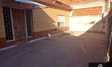 Casa en alquiler de 2 dormitorios c/ cochera en San Justo