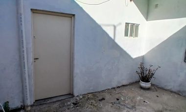 Departamento tipo PH 2 ambientes con patio en alquiler en Villa Madero