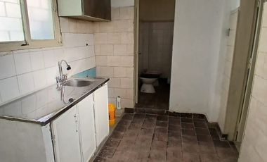 Departamento tipo PH 2 ambientes con patio en alquiler en Villa Madero
