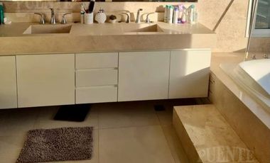 Venta con Renta en La Magdalena Canning - 3 dorm  escrit.    depend.