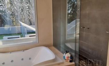 Venta con Renta en La Magdalena Canning - 3 dorm  escrit.    depend.