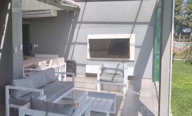 Venta con Renta en La Magdalena Canning - 3 dorm  escrit.    depend.