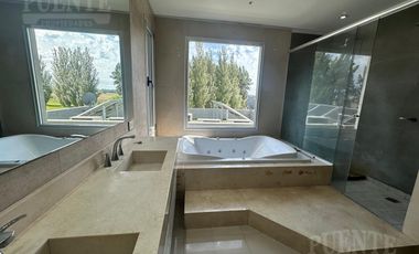 Venta con Renta en La Magdalena Canning - 3 dorm  escrit.    depend.