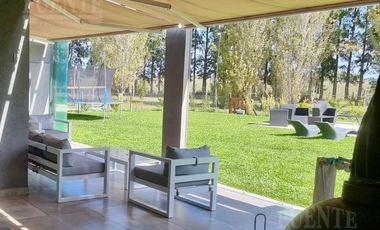 Venta con Renta en La Magdalena Canning - 3 dorm  escrit.    depend.