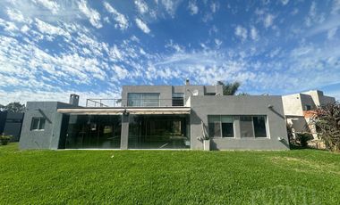 Venta con Renta en La Magdalena Canning - 3 dorm  escrit.    depend.